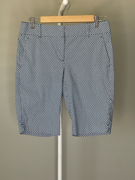 Ann Taylor Pants - Ann Taylor Navy and White Geometric Devin Fit Bermuda Shorts - Size 2